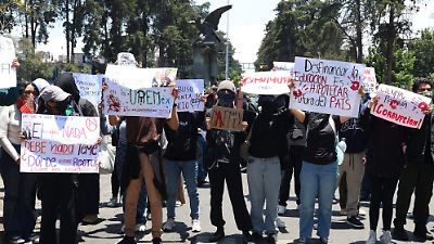 Protestan estudiantes de Prepa 1 para exigir gratuidad en la UAEMex