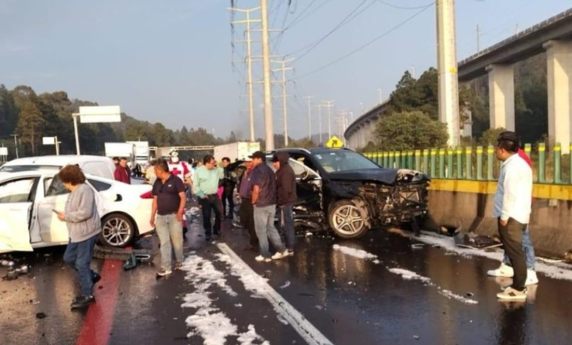 Provoca carambola fuerte granizada cerca de Apaxco
