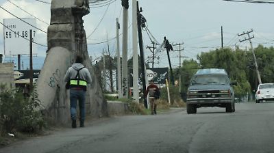 Puente viejo del río Lerma, peligro para peatones y ciclistas en zona industrial