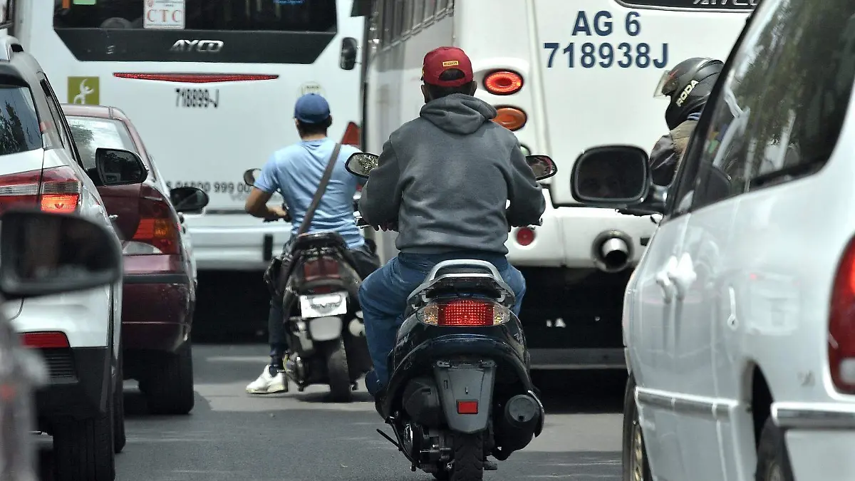 ¿Qué está causando el aumento de motociclistas en Toluca y cómo las autoridades buscan controlarlo?