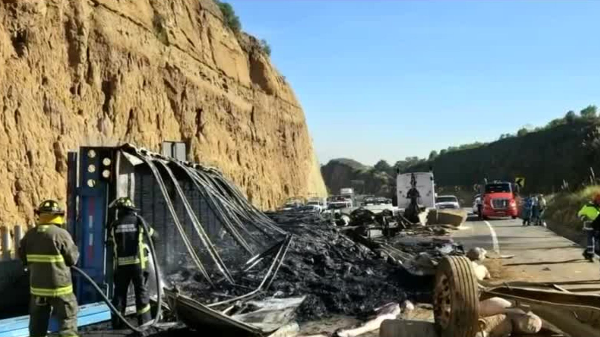 ¿Qué está causando los múltiples accidentes en el Estado de México? La impactante historia de una pareja atrapada