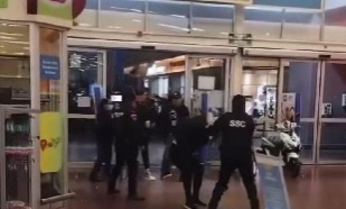¿Qué ocurrió en Walmart de Tecámac? La pelea con presuntos farderos que alarma al Estado de México