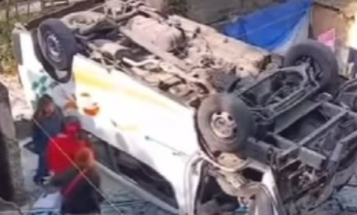 ¿Qué ocurrió realmente en Nicolás Romero? La impactante caída de un camión y sus pasajeros atrapados