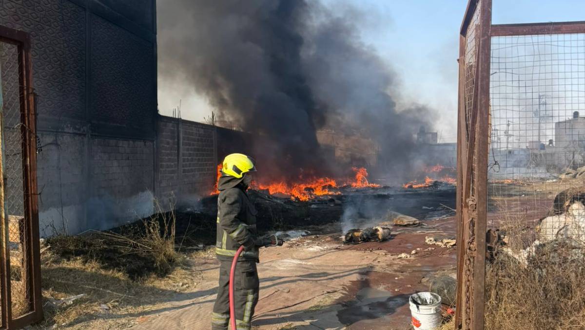 ¿Qué provocó el voraz incendio en un predio de desechos industriales en Cuautitlán Izcalli?