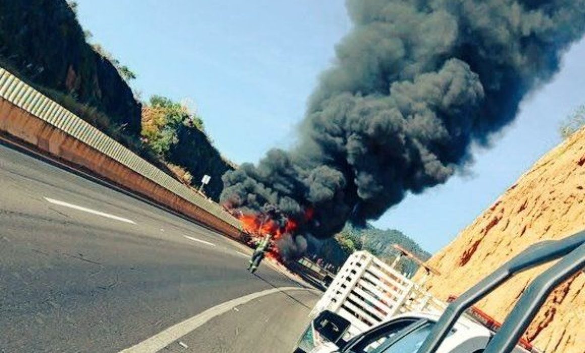 ¿Qué provoca el voraz incendio que paralizó la Naucalpan-Toluca durante horas?