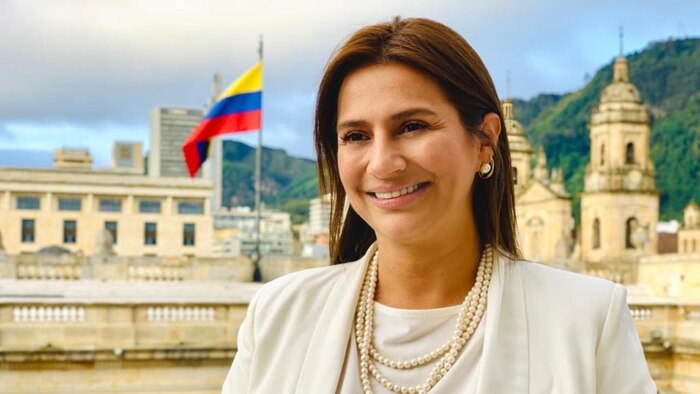 ¿Qué revela la reflexión de Paola Holguín sobre el poder y el liderazgo en Colombia?