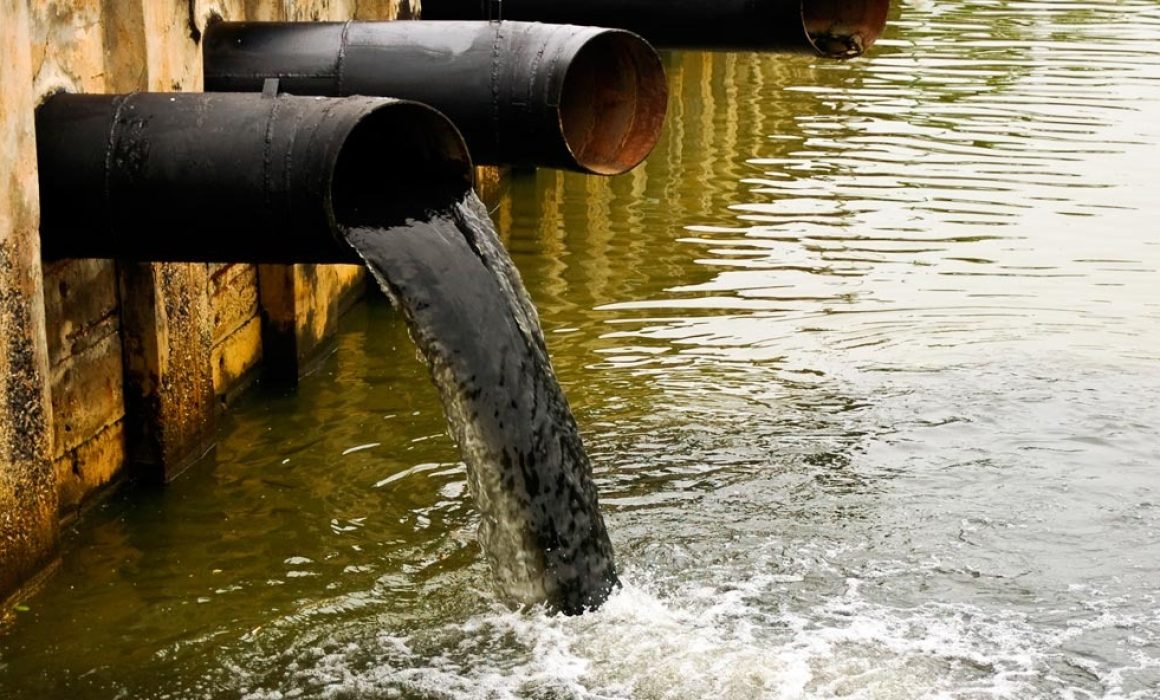 ¿Qué sucede en Joquicingo? Habitantes viven entre aguas negras y nadie los ayuda