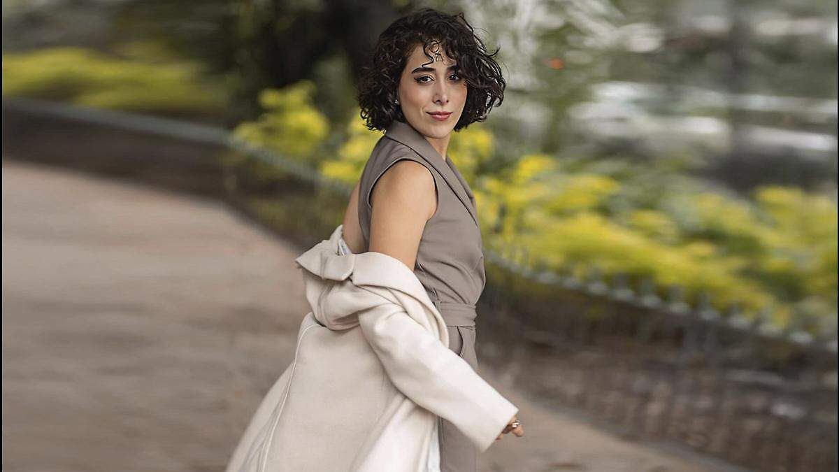 ¿Quién Es María Elisa Gallegos y Por Qué Se Convierte en la Nueva ‘Señorita Miel’ de ‘Matilda, el Musical’?