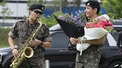 RM y V de BTS concluyen su servicio militar y preparan su esperado regreso