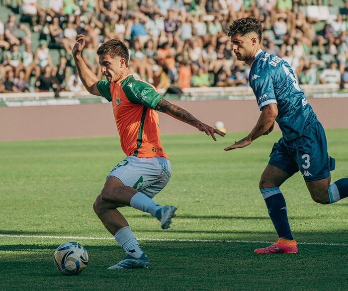 Racing vence 2-0 a Banfield en el Estadio Florencio Sola y suma su segunda victoria consecutiva en el Torneo Apertura