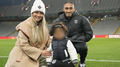 Raphinha denuncia discriminación contra su hijo en Disneyland París