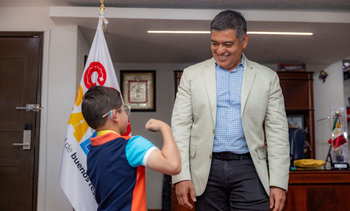 Reciben estímulos económicos deportistas de Coacalco