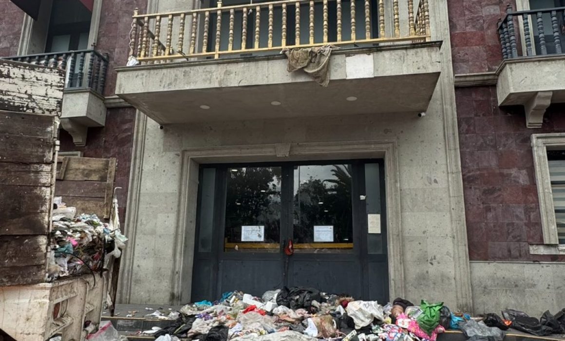 Recolección de basura bloquea calles y preocupa a Ixtapaluca por conflicto laboral