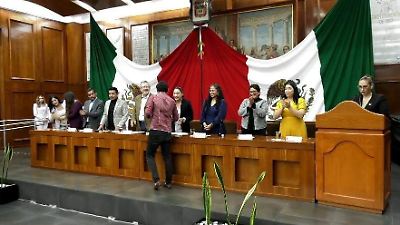Reconocen a estudiantes de la UPVT por creativa competencia de Go Karts en el Congreso del Estado de México