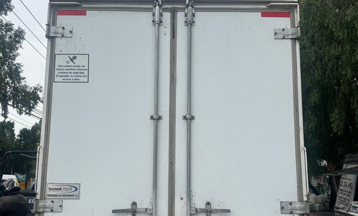 Recuperan en Cuautitlán Izcalli camioneta de carga con mercancía valorada en medio millón de pesos y capturan a presunto responsable