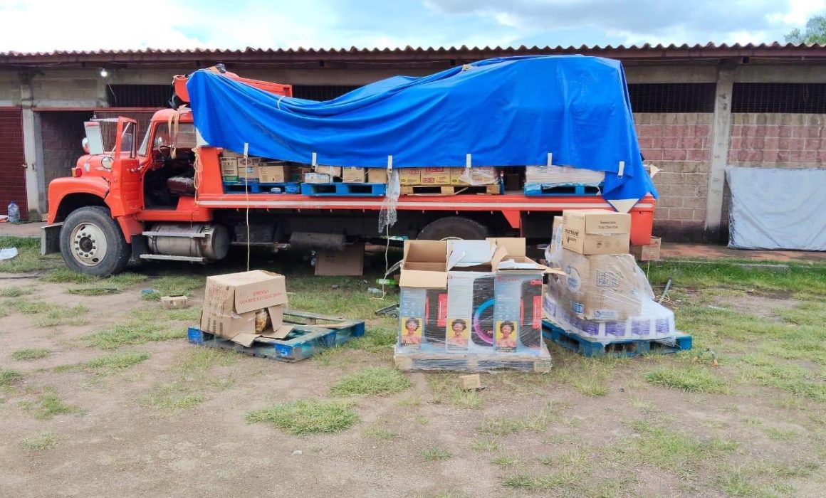 Recuperan vehículos y mercancía valuada en 700 mil pesos en cateo en Otumba