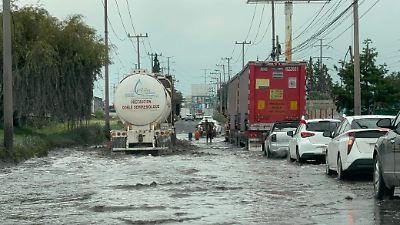 Recurrentes encharcamientos en la carretera México-Toluca dificultan el acceso a Lerma