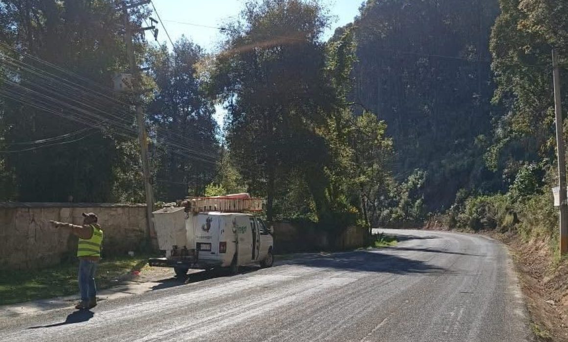 Rehabilitan alumbrado público en Mazatla, Jilotzingo, para mejorar la seguridad nocturna