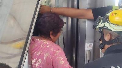 Rescatan a dos mujeres atrapadas en elevador de la estación Plaza Aragón del Metro de la Ciudad de México