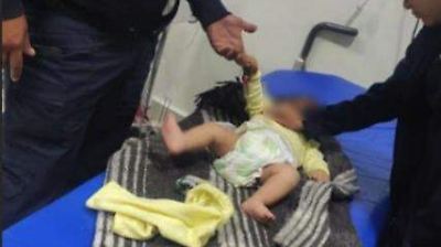 Rescatan en Ecatepec a bebé abandonado en la calle; buscan a sus padres