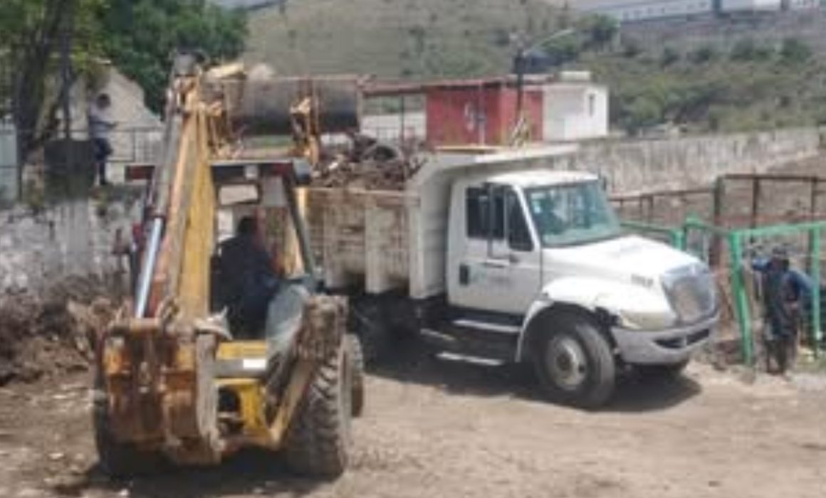 Rescatan la Presa El Ángulo en Cuautitlán Izcalli de un tapón de 50 toneladas de basura para prevenir inundaciones