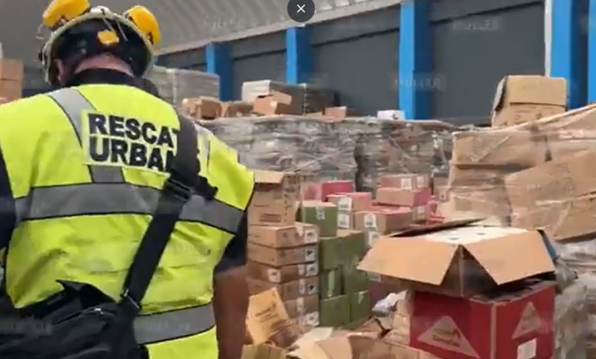 Rescatan mercancía en bodega infestada de roedores en Ecatepec
