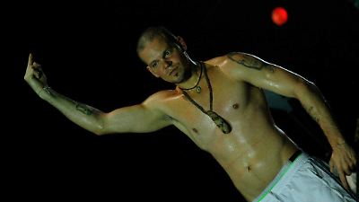 Residente cancela participación en festivales en España por vínculos con fondos que apoyan la ocupación en Palestina