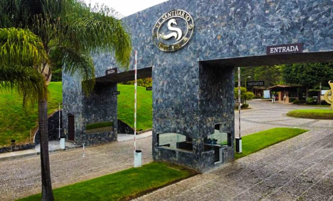 Residentes de Valle de Bravo denuncian intimidación y cobros ilegales en fraccionamiento El Santuario