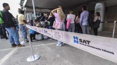 Retrasos en devoluciones del SAT por errores mínimos afectan a contribuyentes