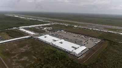 Revelan imágenes aéreas de 'Alligator Alcatraz', la prisión en los Everglades rodeada de cocodrilos en EE.UU.