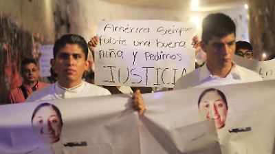 Rinden homenaje a la cadete América Yamileth durante marcha en Xalapa [Fotos]