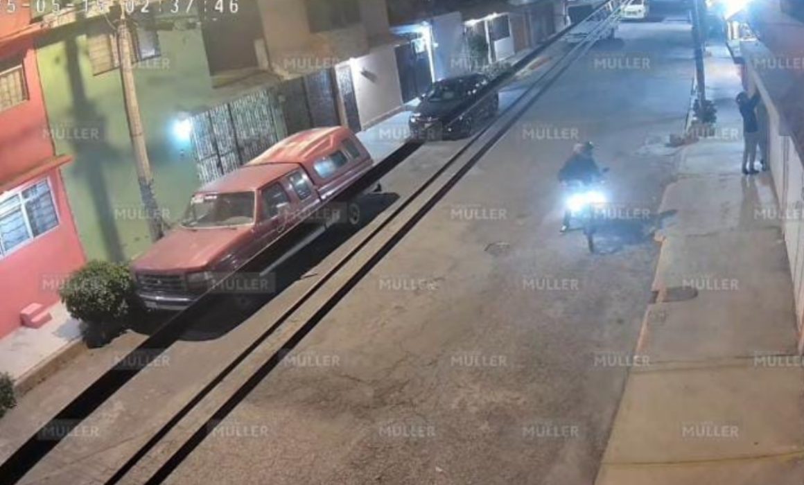 Roban en 25 segundos medidor y tubería en Ecatepec; ladrones huyen impunes