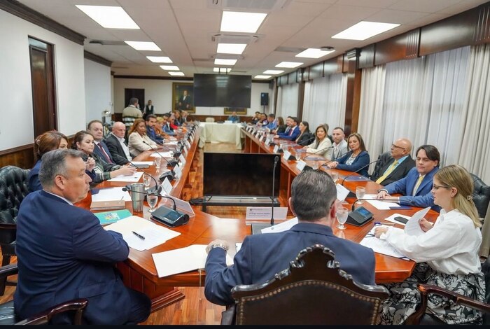 Rodrigo Chaves y próxima presidenta de Costa Rica definen candidatura para presidir el Congreso con mayoría del Partido Pueblo Soberano