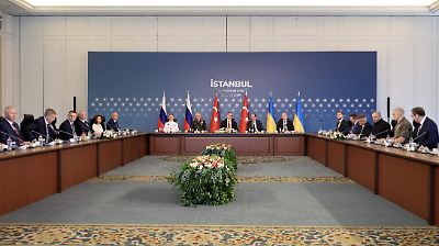 Rusia y Ucrania acuerdan intercambiar prisioneros heridos, menores y restos mortales