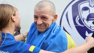 Rusia y Ucrania realizan intercambio de 146 prisioneros de guerra en un paso hacia la negociación