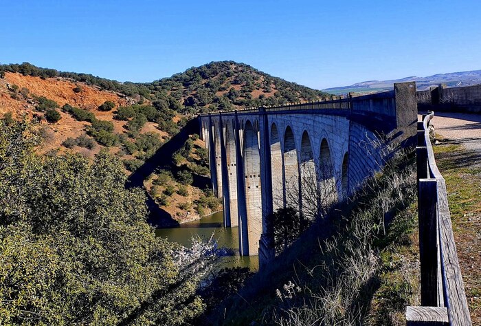 Ruta histórica en España atraviesa 6 viaductos y 18 túneles en la Vía Verde de la Jara
