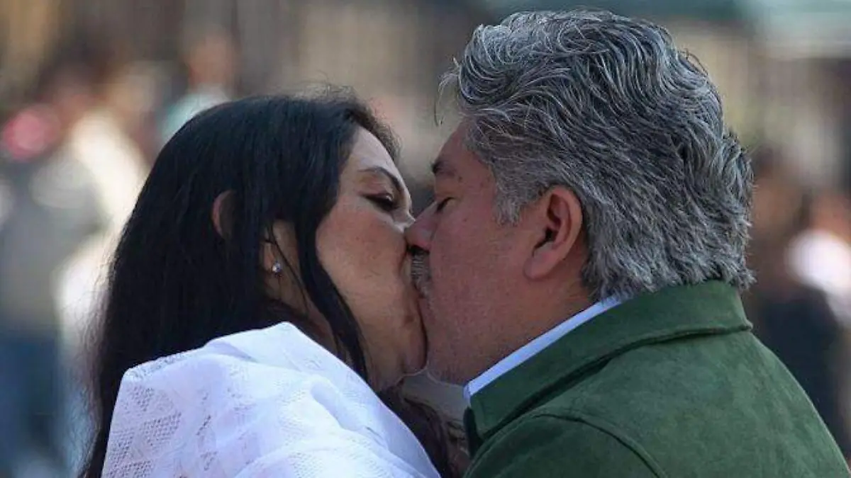 ¿Sabías por qué damos besos a medianoche en Año Nuevo para atraer la buena suerte?