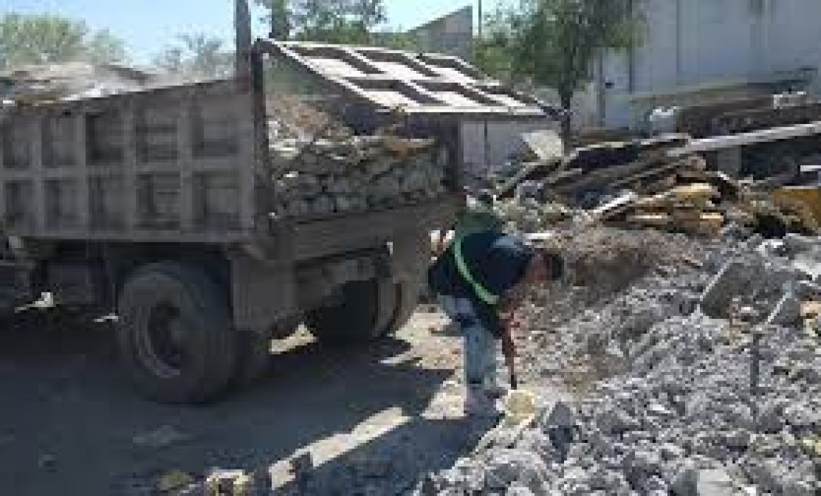 ¿Sabías que un tiradero clandestino de cascajo pone en riesgo a Lomas de San Isidro, La Paz?