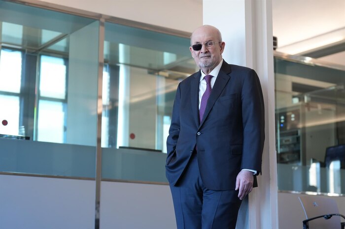 Salman Rushdie reflexiona sobre la dificultad del diálogo y la libertad de expresión en su nuevo libro