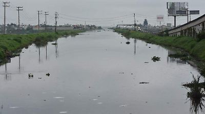 San Mateo Atenco cierra temporalmente la ribera del río Lerma ante lluvias intensas para realizar trabajos de seguridad