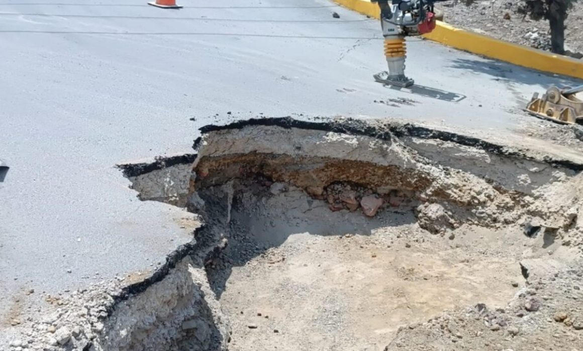 Se abre bache en el Valle de Chalco a días de ser reparado