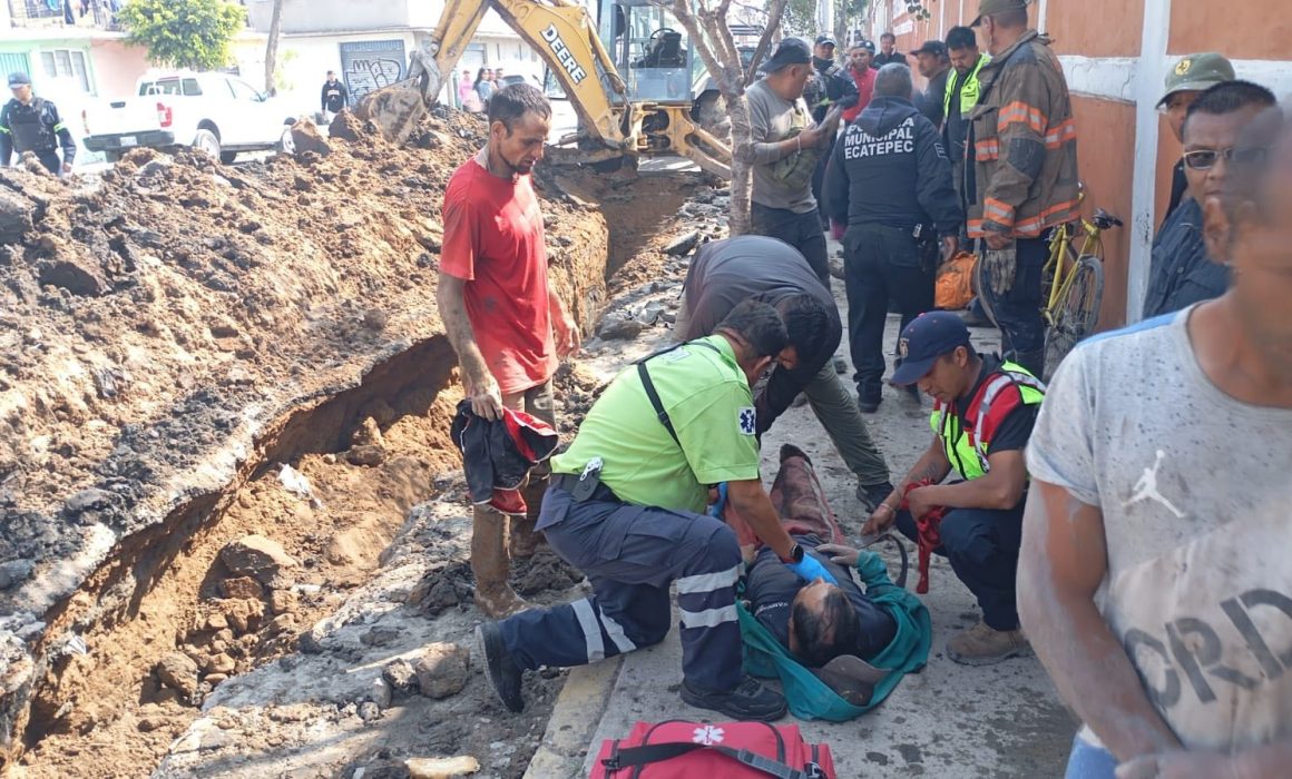 ¡Se desploma la tierra y casi termina en tragedia en Ecatepec! La alarming realidad de las obras en Ecatepec