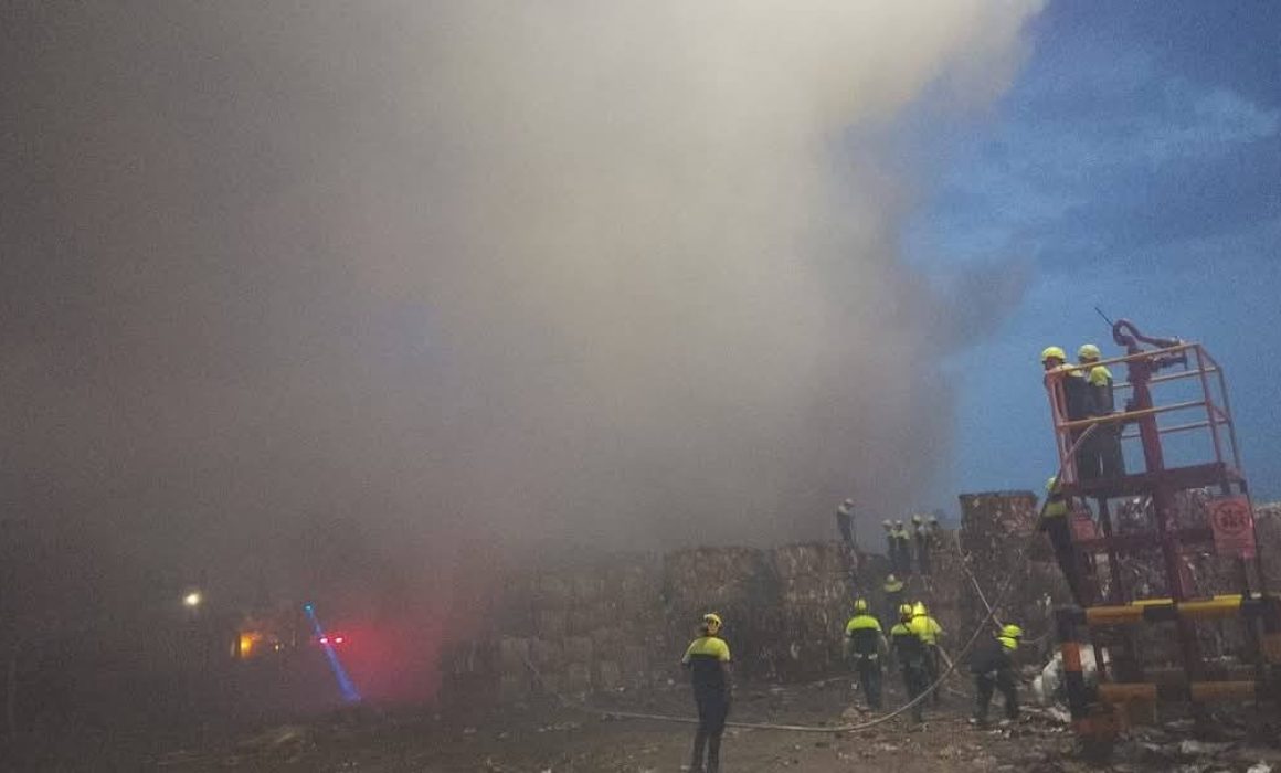 Se incendia bodega de cartón en Ecatepec; no se reportan heridos