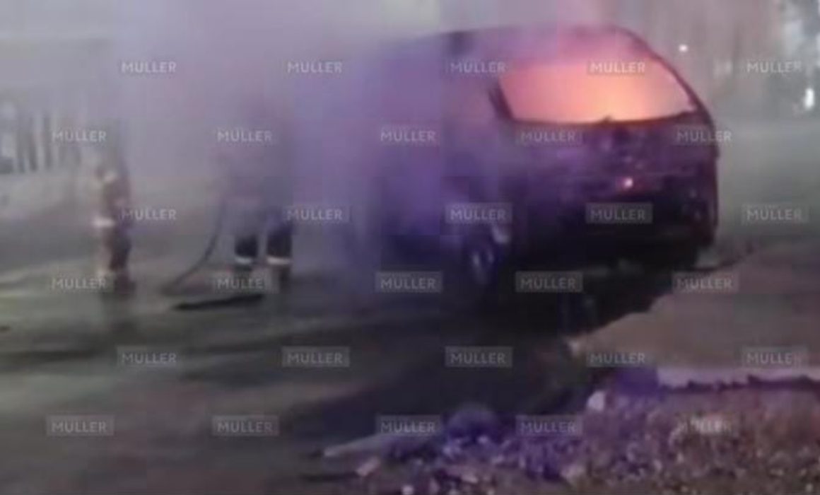 Se incendia combi del transporte público por corto circuito en Ecatepec