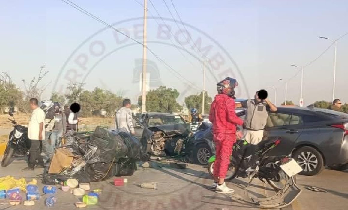 Se involucran dos autos en accidente en Zumpango