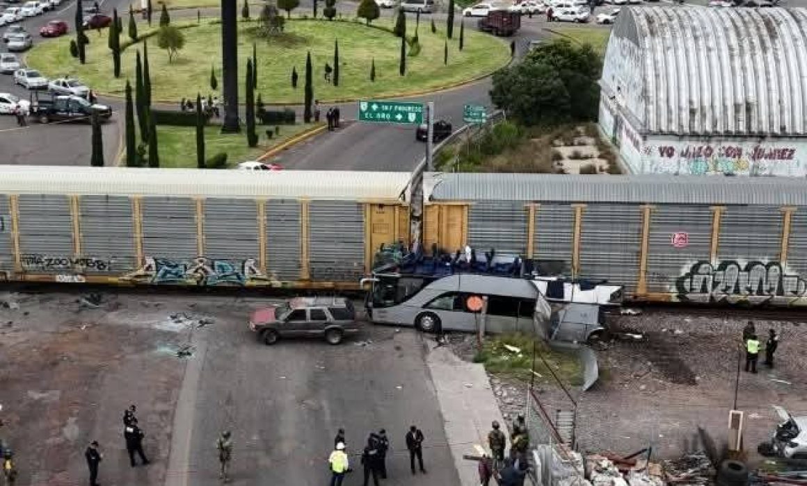 Seelevan a 10 las víctimas mortales y se reportan 45 heridos en tragedia en Atlacomulco