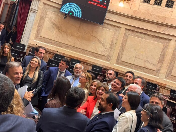 Senado aprueba reforma laboral en México: libertarios se consolidan en el sistema mientras el peronismo enfrenta crisis de liderazgo