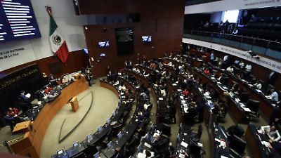 Senadores viajarán a EU para dialogar por impuesto del 5% a remesas