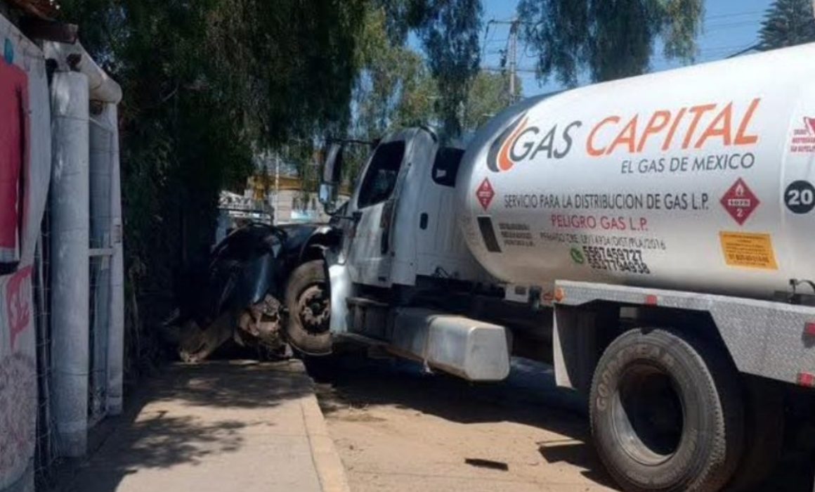 Severos daños y muerte causa pipa de gas en La Paz