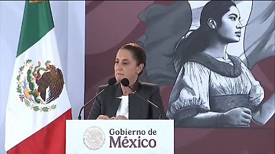 Sheinbaum anuncia objetivo de salario mínimo para cubrir 2.5 canastas básicas y detalla avances en programas sociales